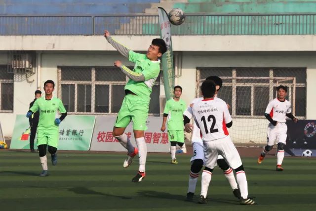 巴神时隔1701天重返意甲 球迷想要球衣巴神脱球裤